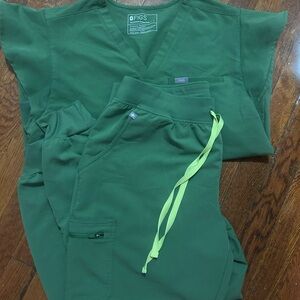 Figs Green Scrub Set - Jogger bottoms and V-neck frilly sleeve top